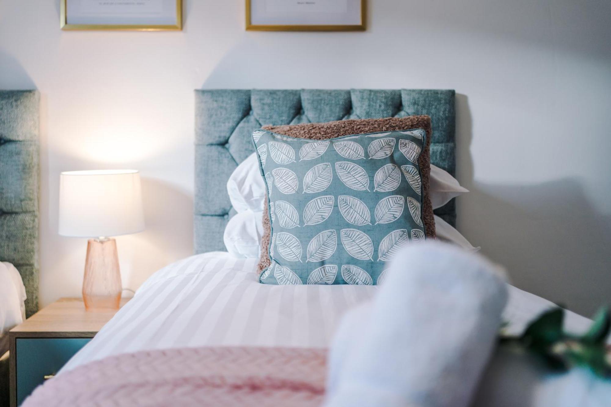 New! Spacious 2-Bed Home In Chester City-Centre By 53 Degrees Property, Ideal For Couples & Small Groups, Great Location - Sleeps 5 Ngoại thất bức ảnh