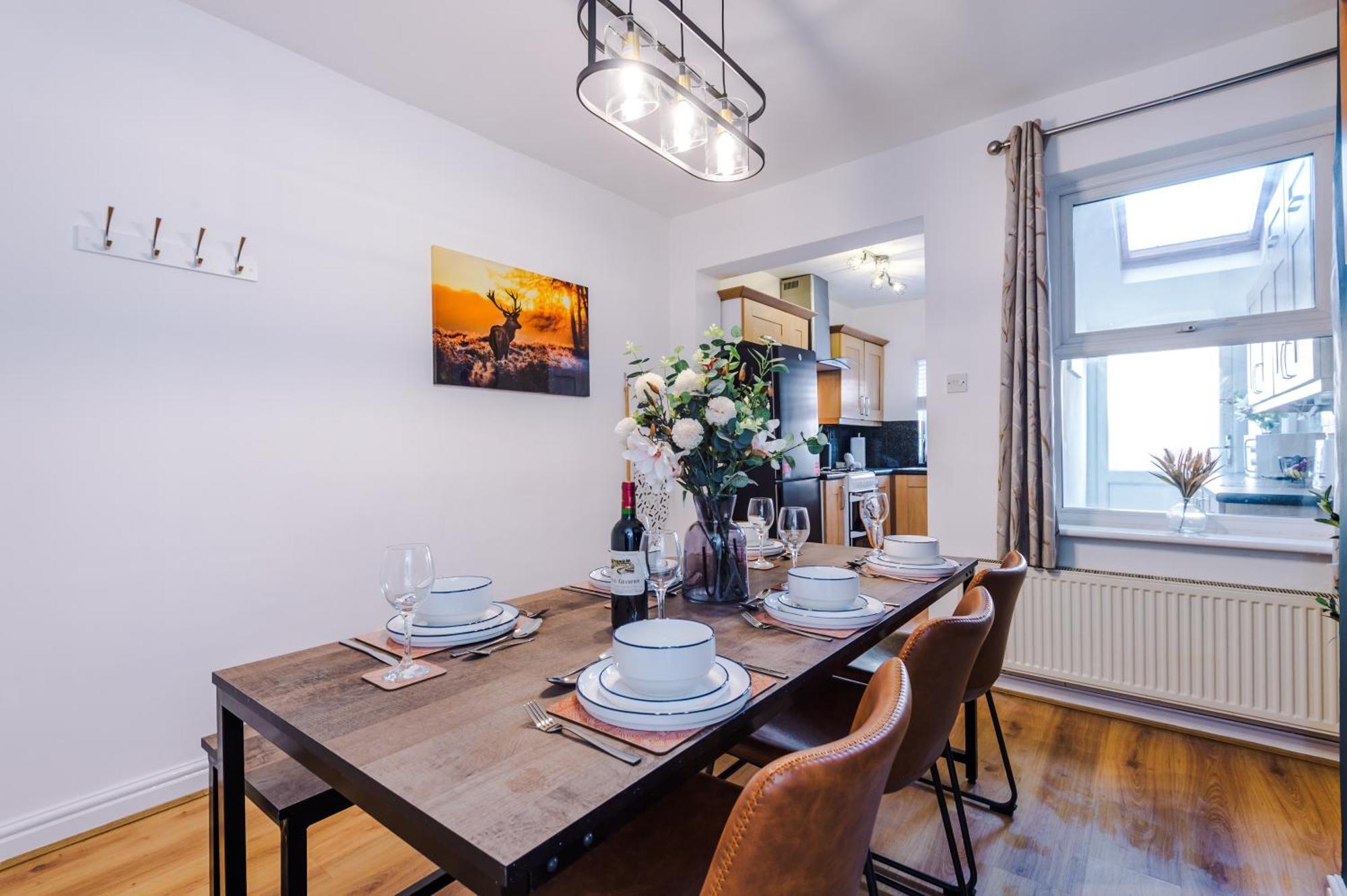 New! Spacious 2-Bed Home In Chester City-Centre By 53 Degrees Property, Ideal For Couples & Small Groups, Great Location - Sleeps 5 Ngoại thất bức ảnh