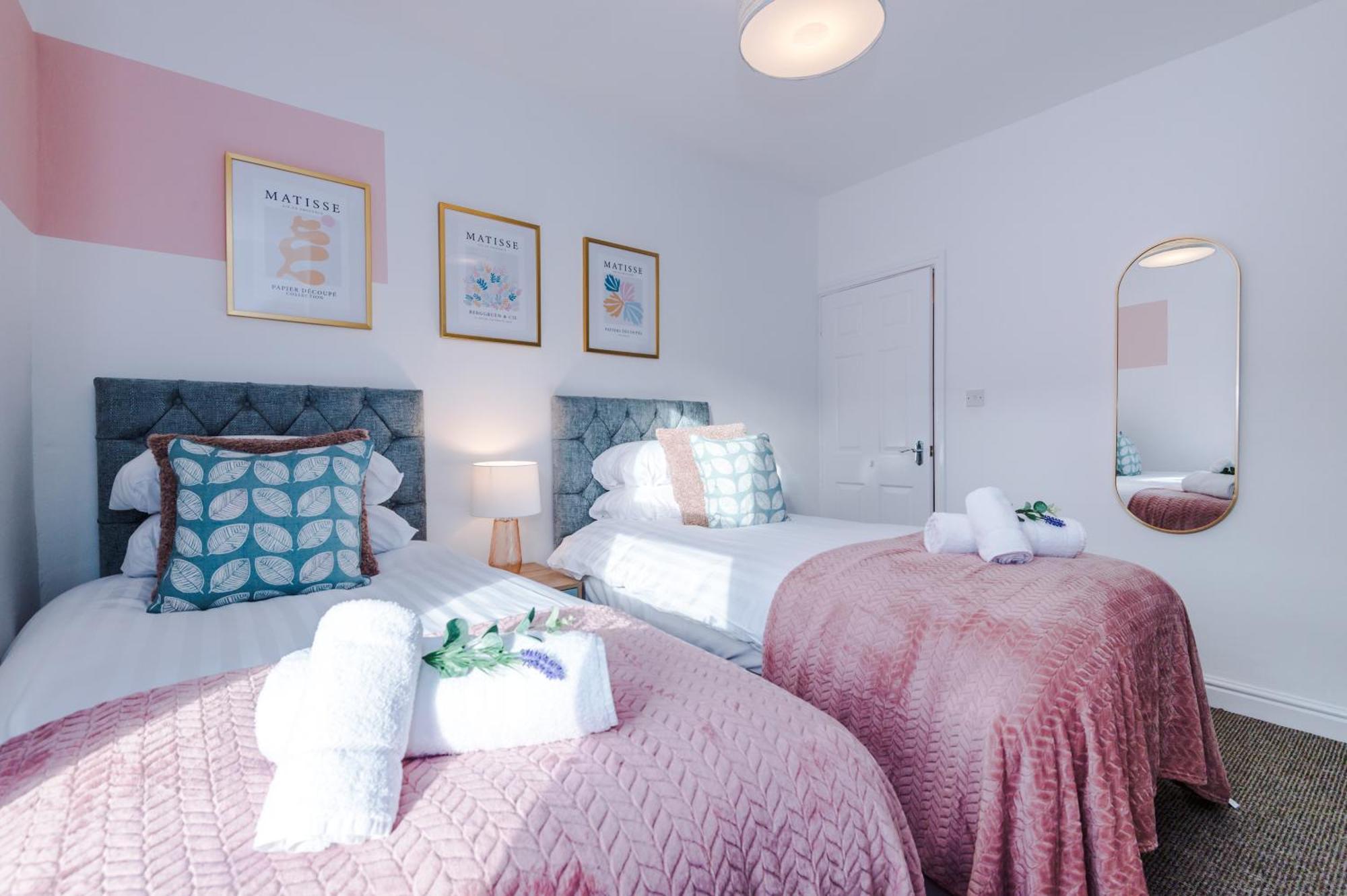 New! Spacious 2-Bed Home In Chester City-Centre By 53 Degrees Property, Ideal For Couples & Small Groups, Great Location - Sleeps 5 Ngoại thất bức ảnh